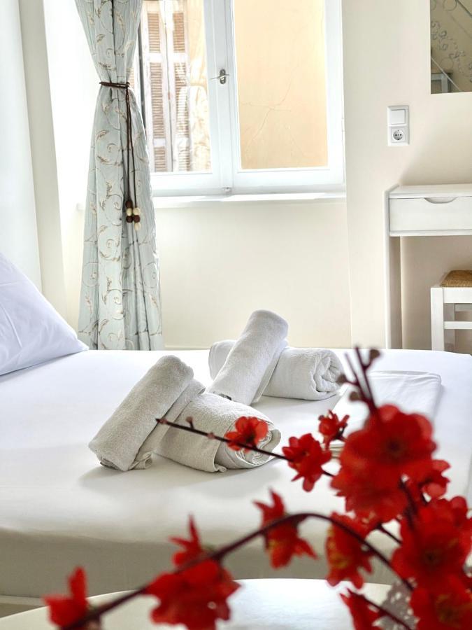 Xenias Rooms Apartments Корони Экстерьер фото