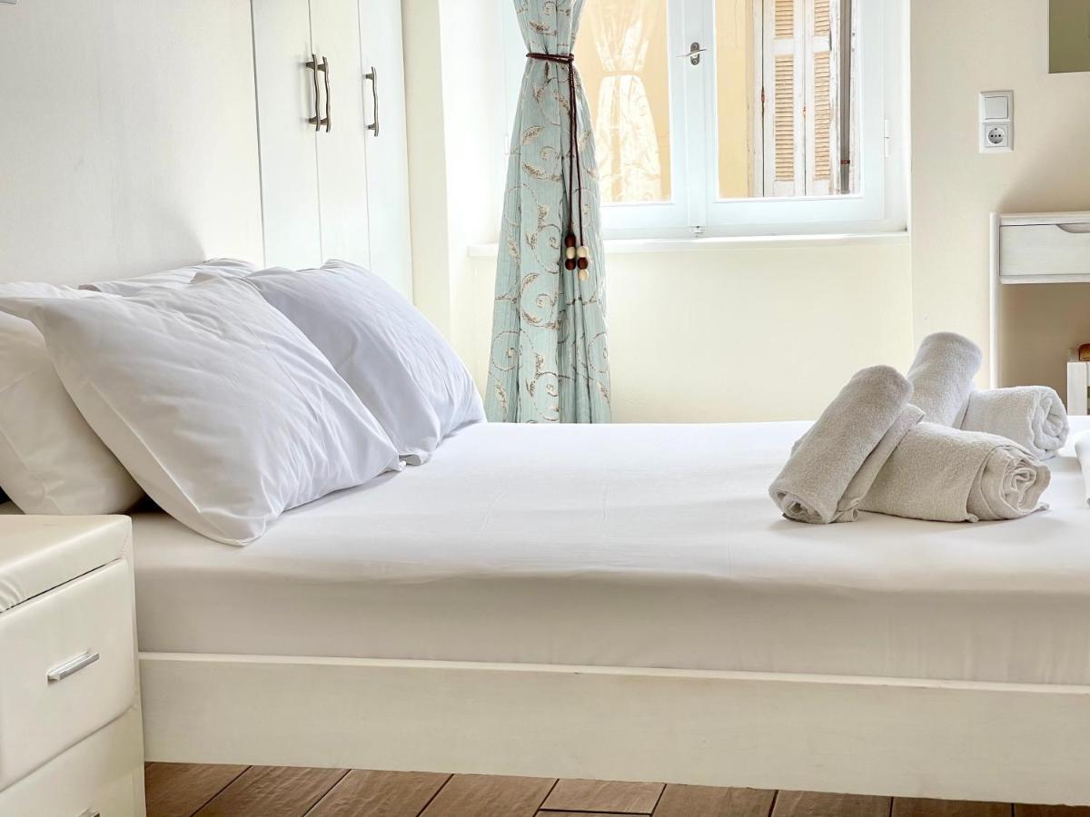 Xenias Rooms Apartments Корони Экстерьер фото