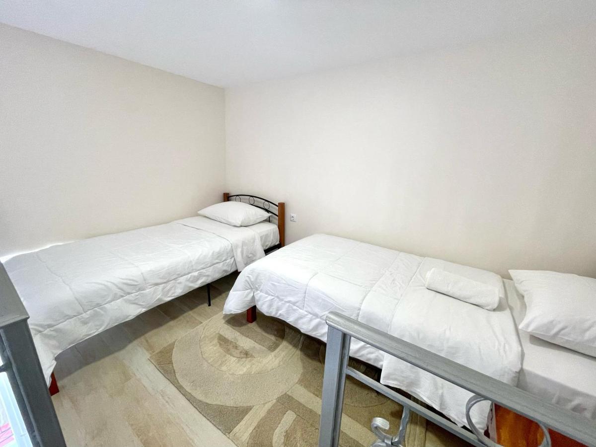 Xenias Rooms Apartments Корони Экстерьер фото