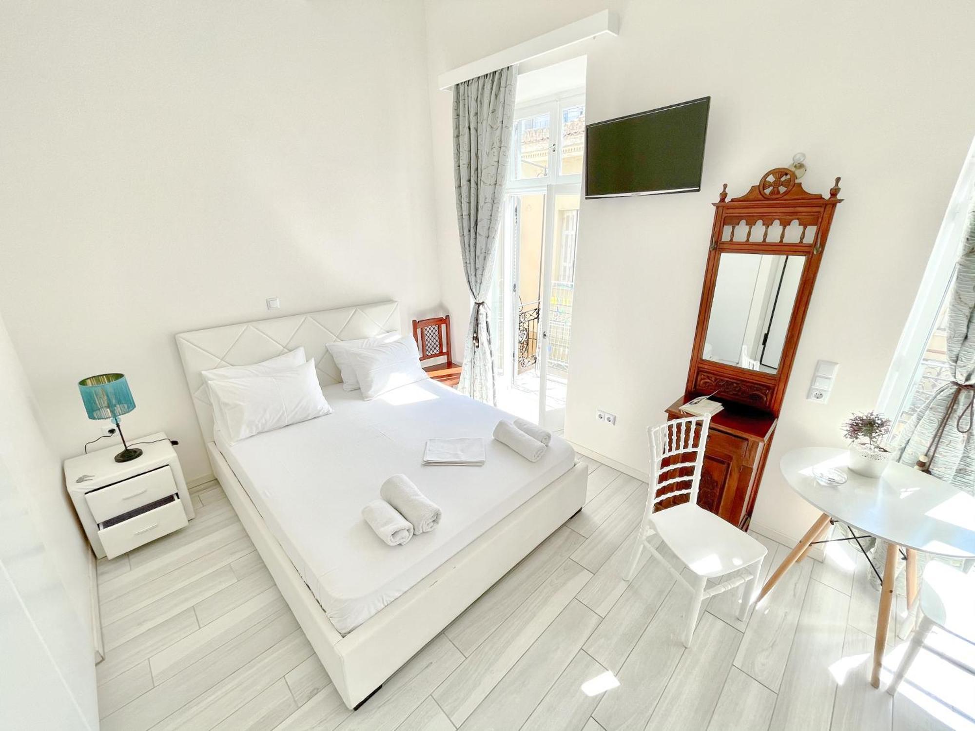 Xenias Rooms Apartments Корони Экстерьер фото